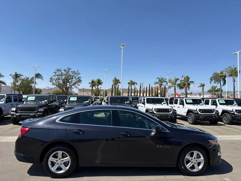 Used 2023 Gray Chevrolet LT image 9