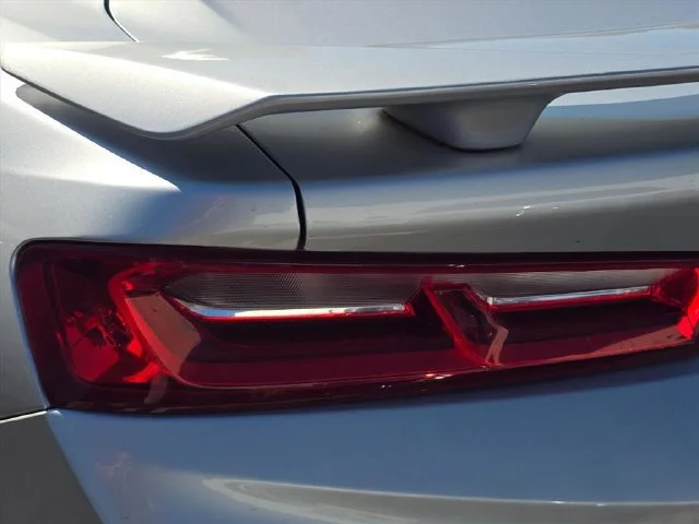 Used 2018 SILVER ICE METALLIC Chevrolet 2SS image 35
