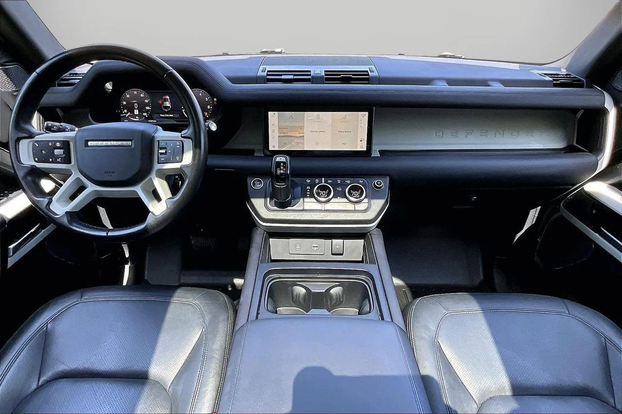 Used 2024  Land Rover S image 15