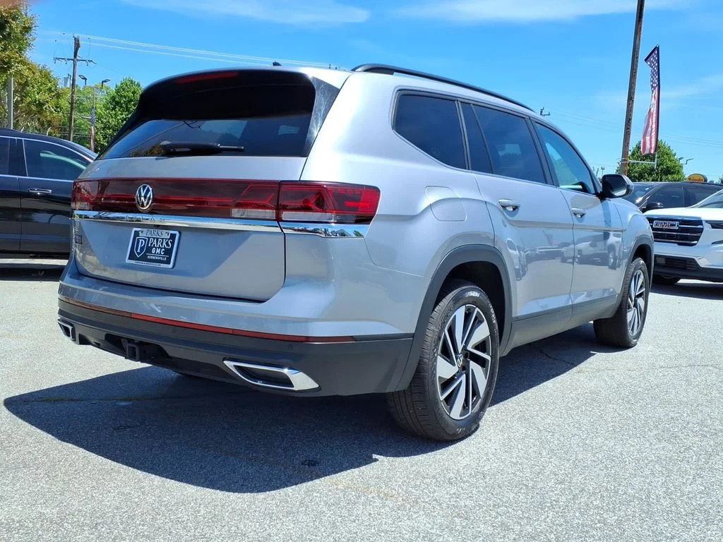 Used 2024  Volkswagen 2.0T SE w/Technology image 30
