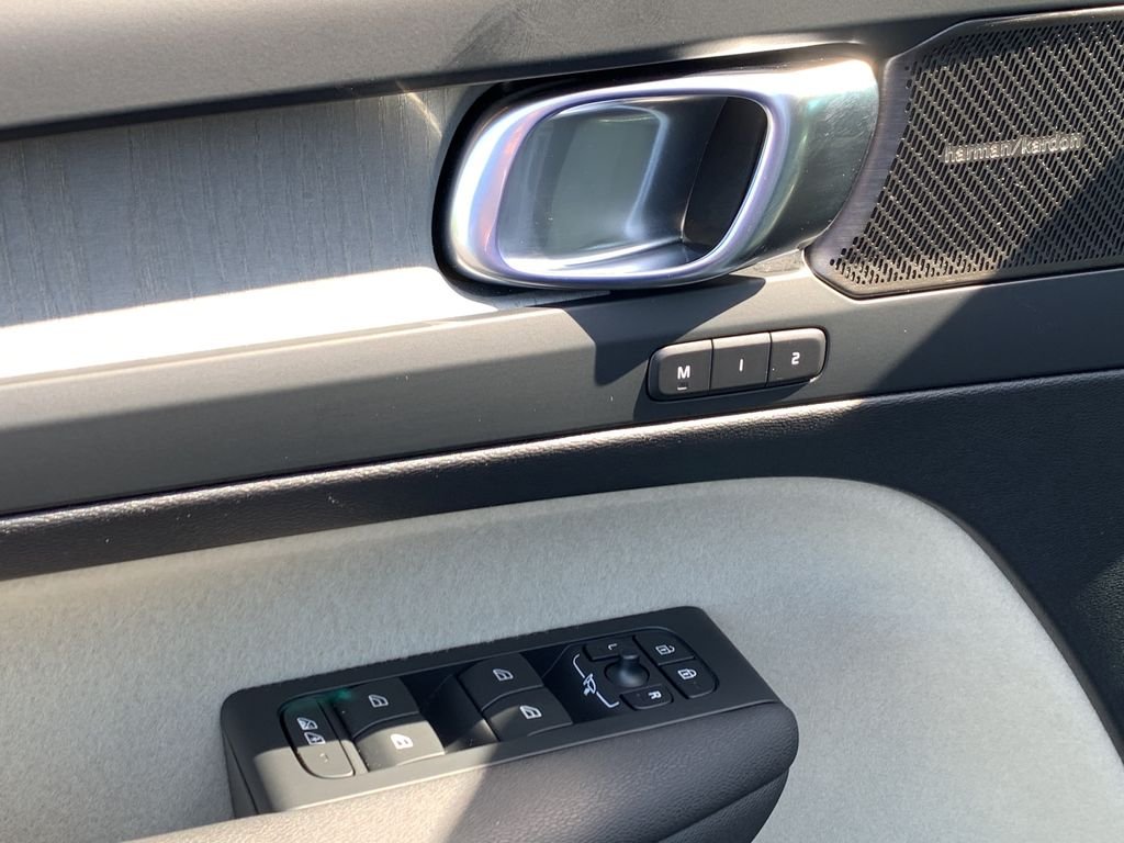 2024 Volvo XC40 Ultimate - Photo 12