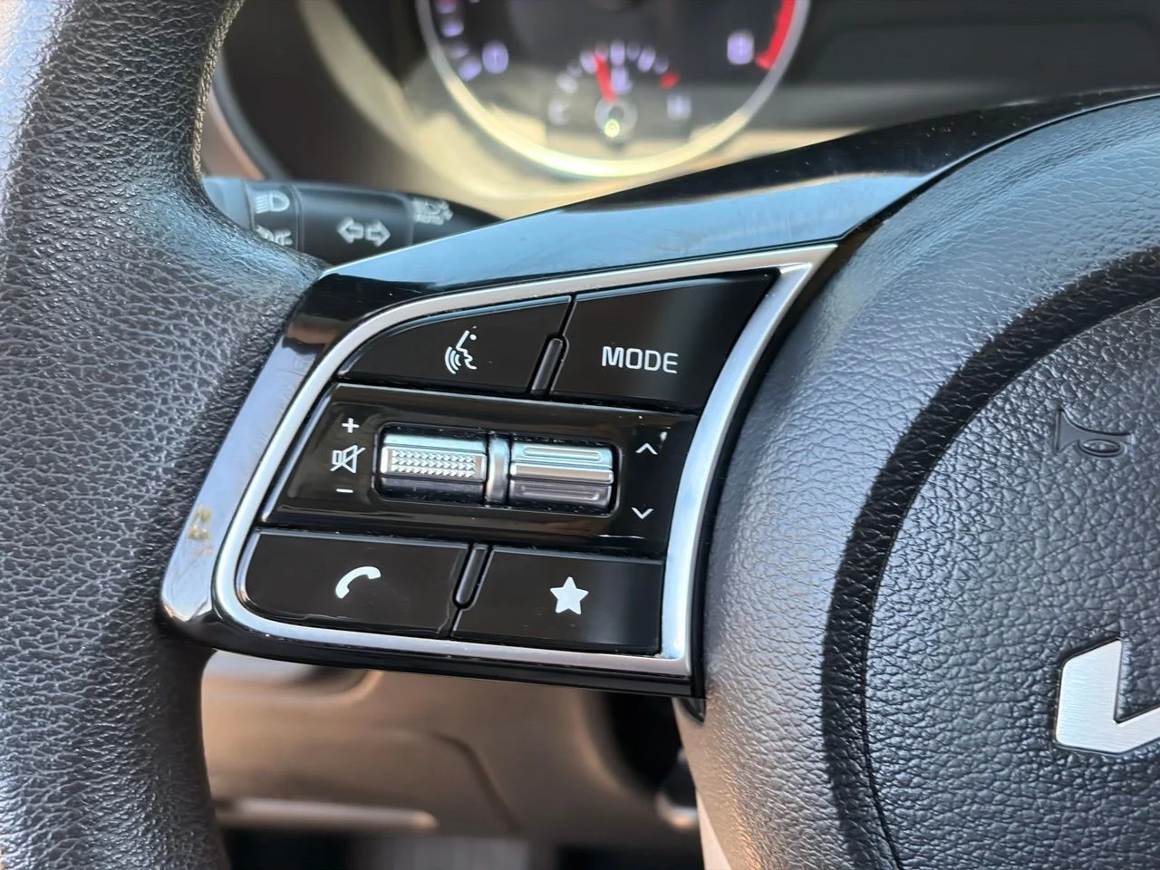 Used 2023 Steel Gray Kia LXS image 27
