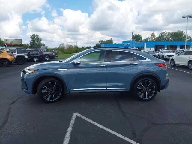 Used 2023 Gray INFINITI LUXE image 3