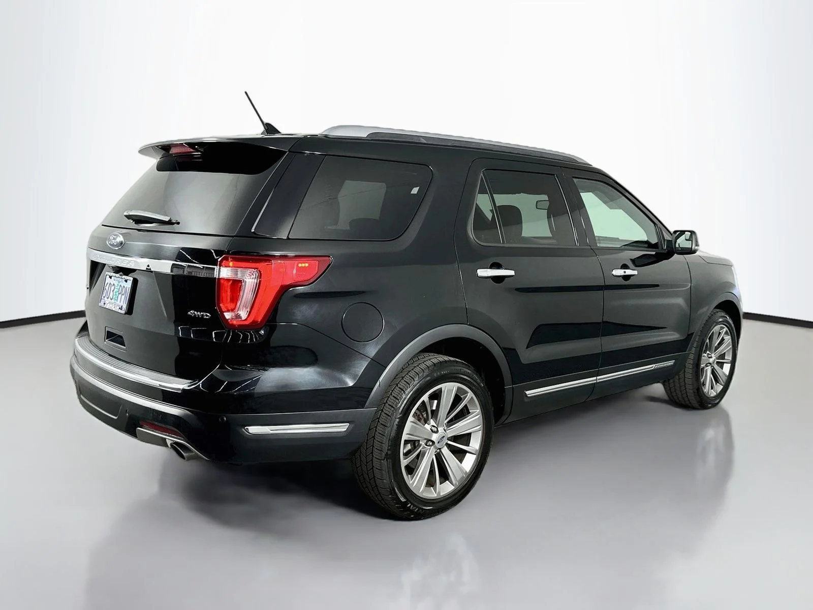 Used 2018 Shadow Black Ford Limited image 8