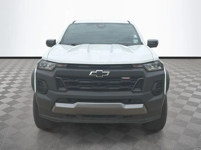 Used 2025 White Chevrolet Trail Boss image 2