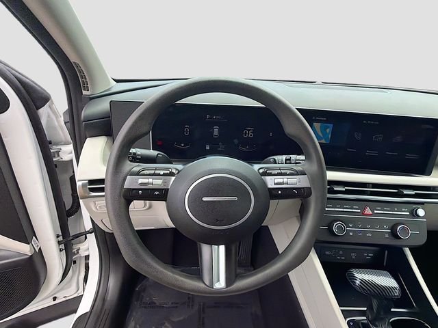 2025 Hyundai Tucson SE - Photo 11
