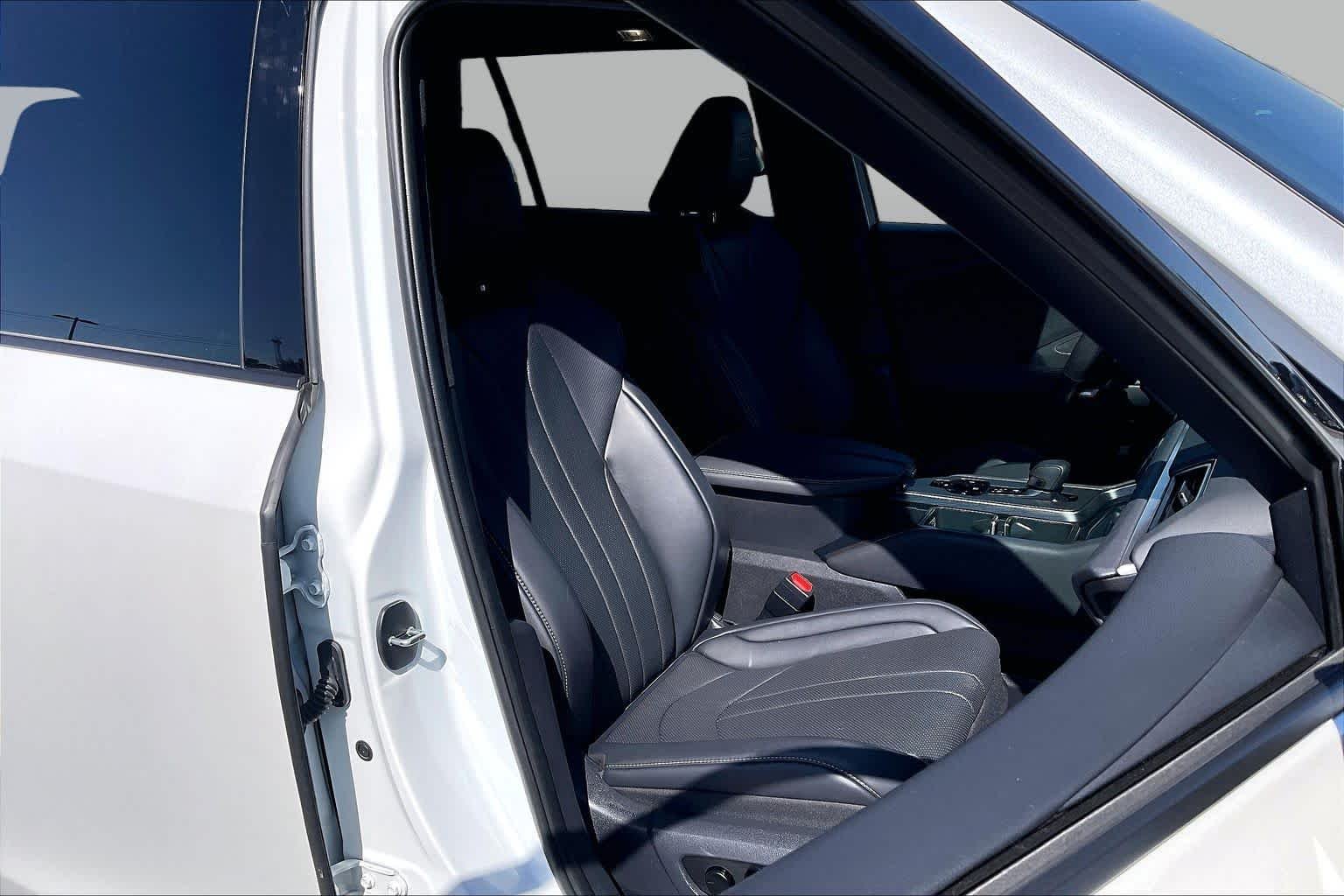 Certified Used 2025 Wind Chill Pearl Lexus F SPORT Premium image 9
