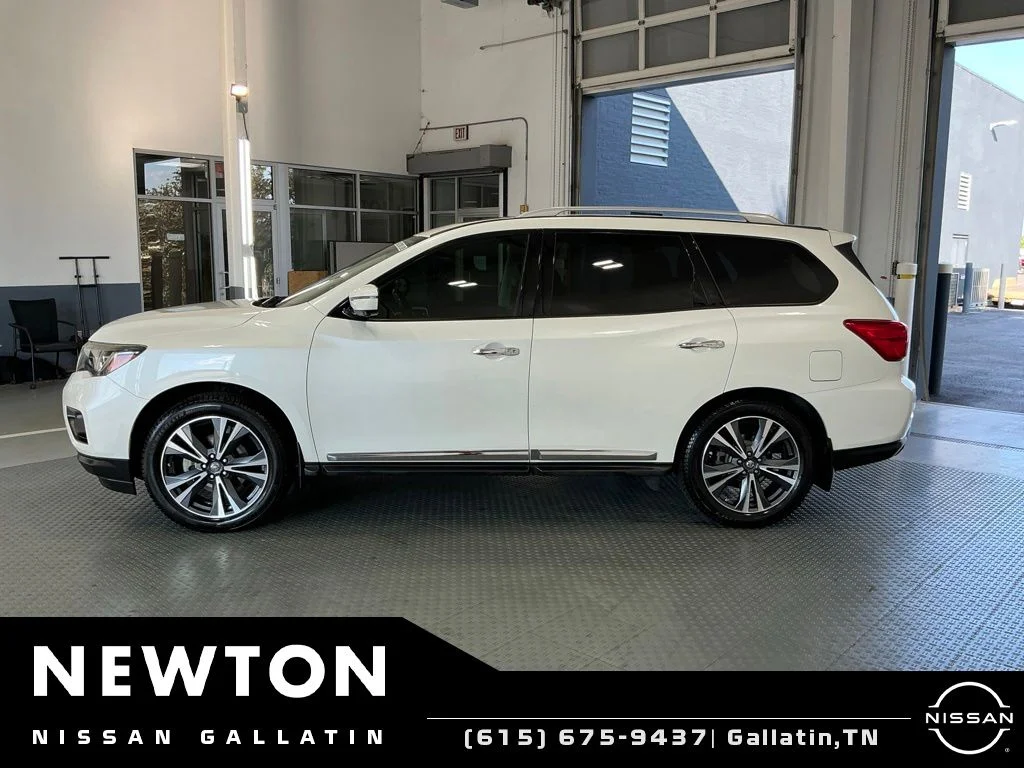 Used 2019 Pearl White Nissan Platinum image 3