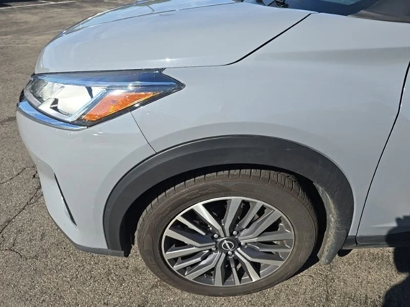 Used 2023 Gray Nissan SV image 10