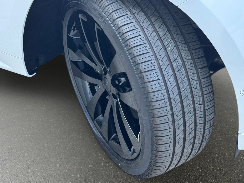 New 2026 Fuji White LAND ROVER Dynamic SE image 30