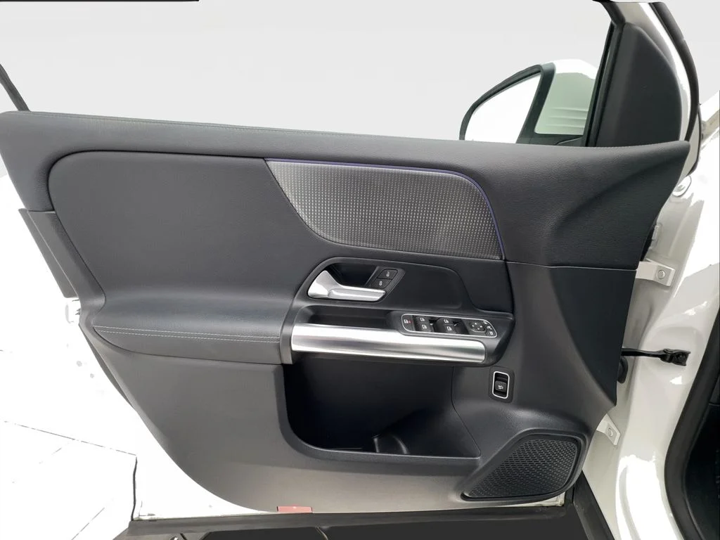 Used 2022 White Mercedes-Benz GLA 250 image 21