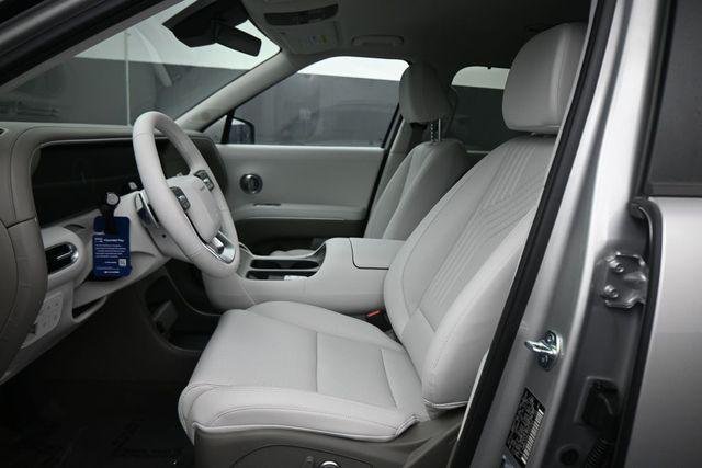 New 2026 Silver Hyundai SEL 7P image 11