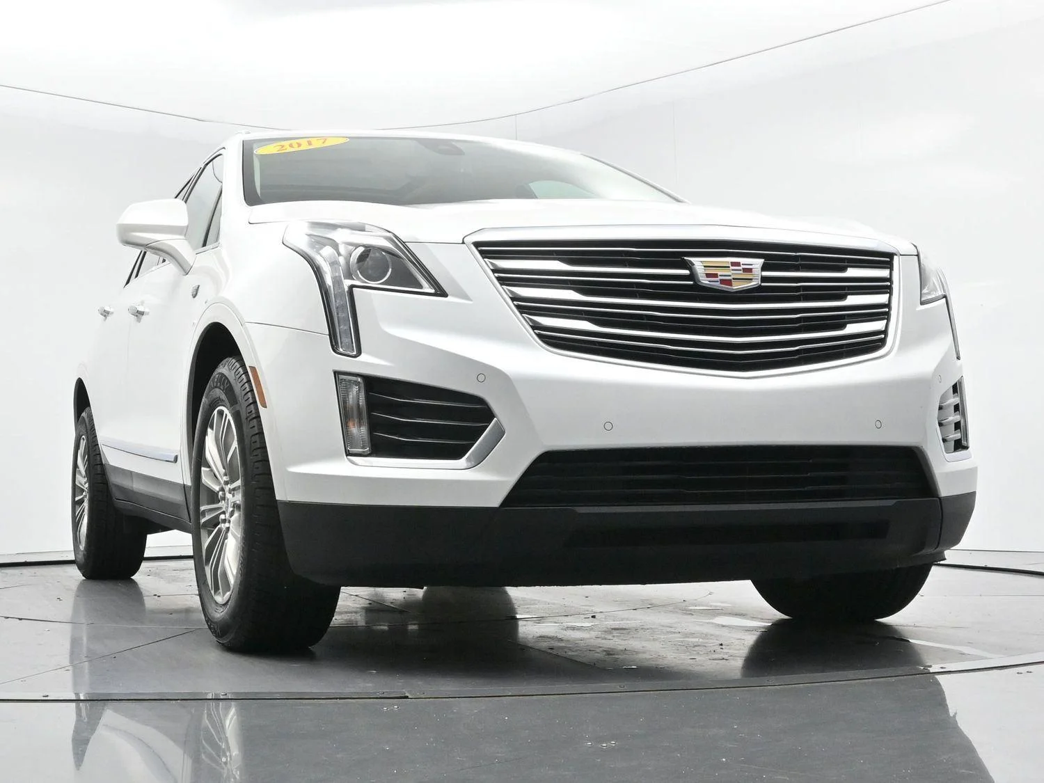 Used 2017 CRYSTAL WHITE TRICOAT Cadillac Luxury FWD image 43
