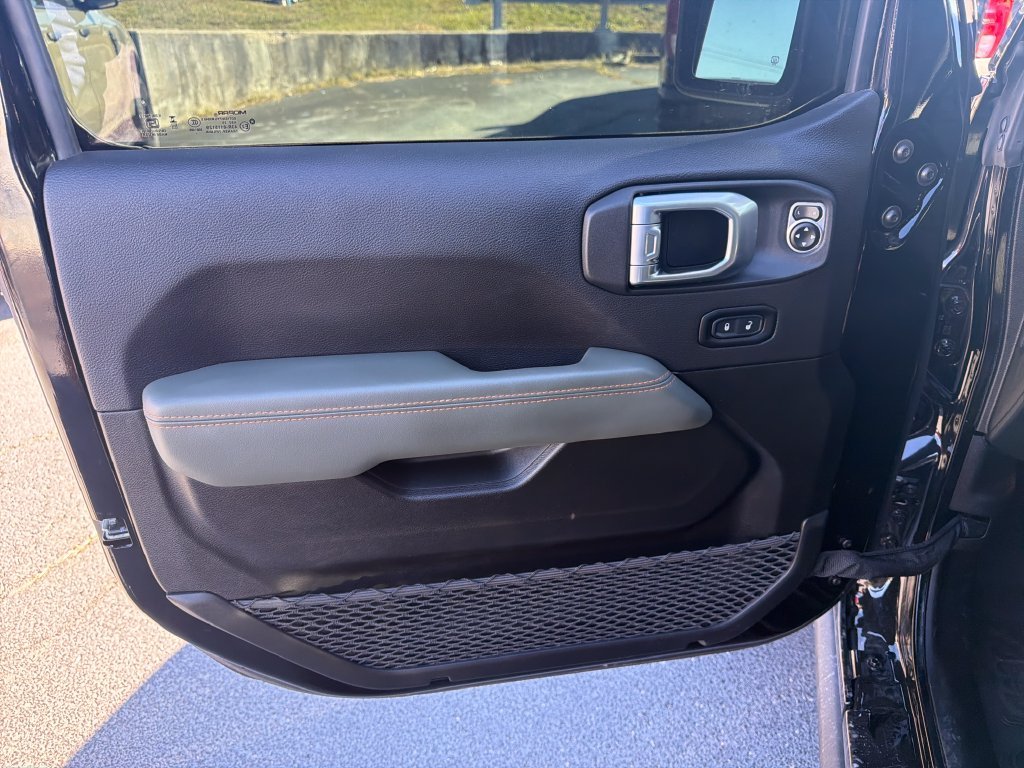 Used 2026 Black Jeep Mojave X image 12