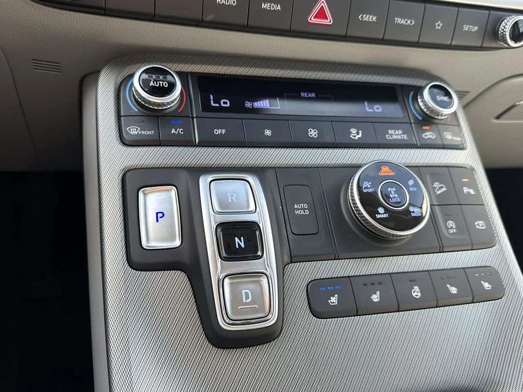 Used 2023 White Hyundai SEL image 18