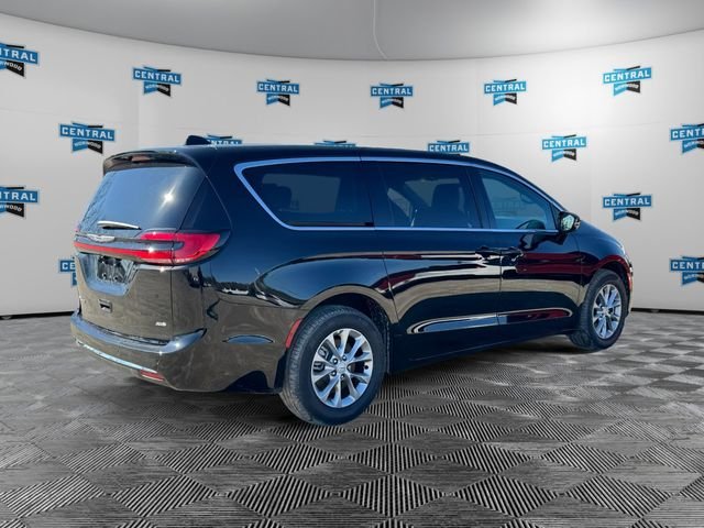 New 2026 Diamond Black Crystal Pearl-Coat Exterior Paint Chrysler Select image 5