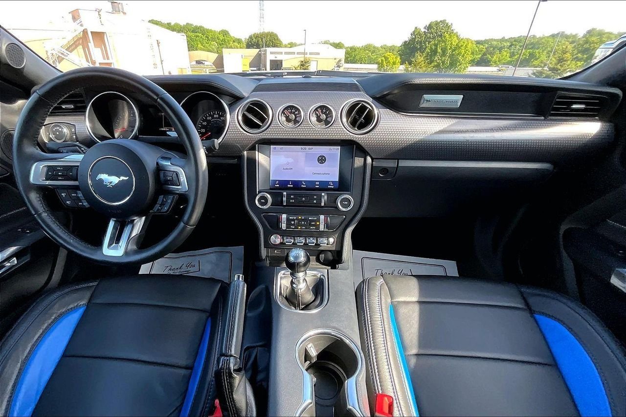 Used 2021 ICONIC SILVER Ford GT Fastback image 9