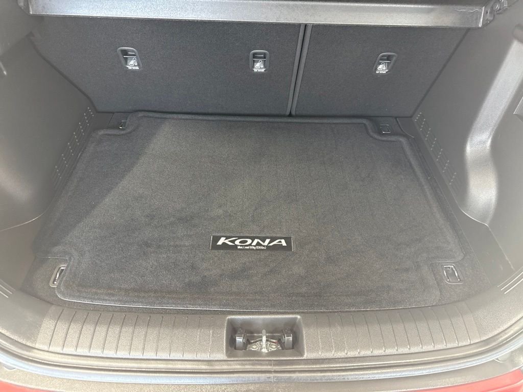 Used 2021 Red Hyundai SE image 9