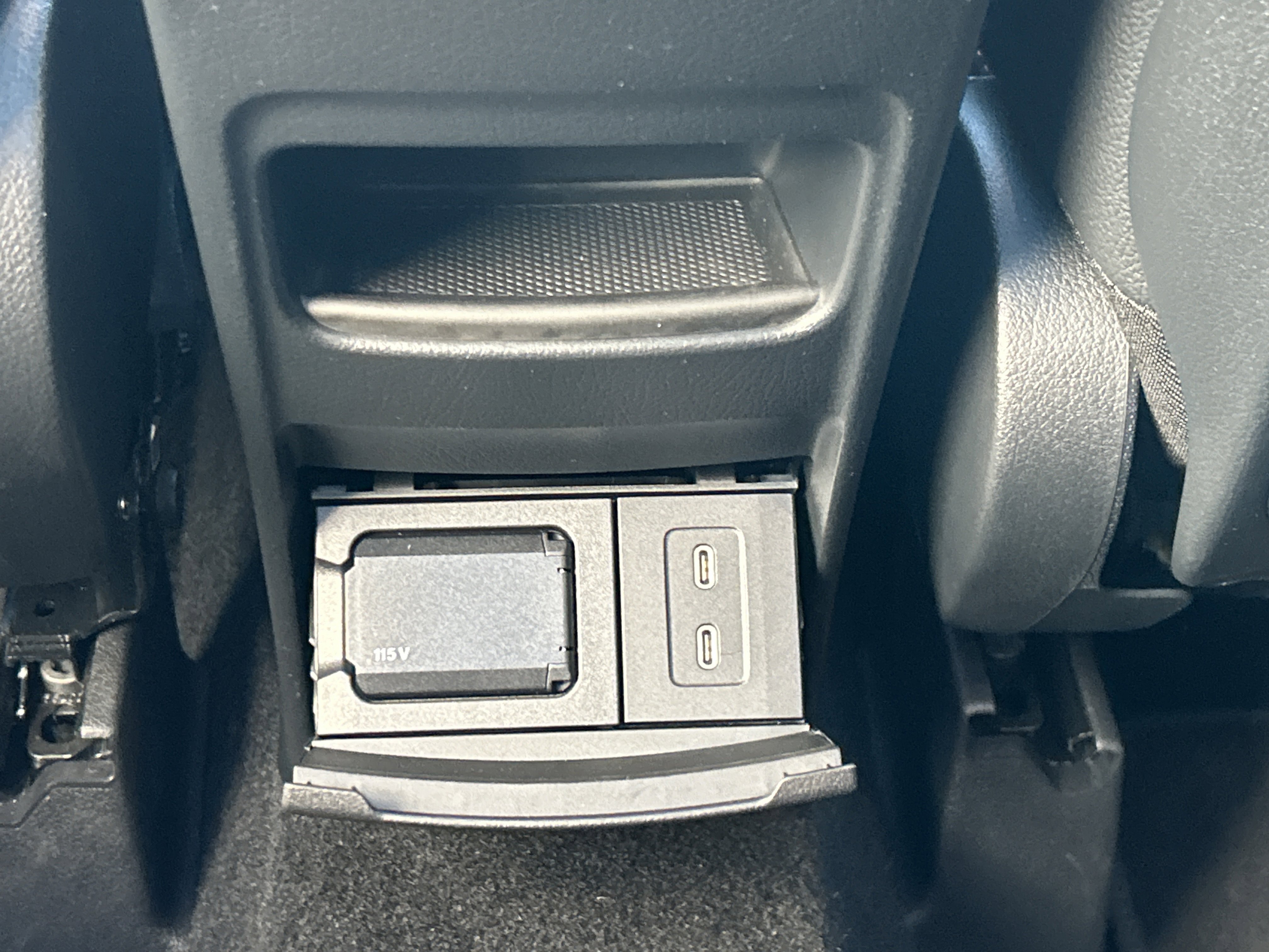 Certified Used 2025 Polar White Mercedes-Benz GLA 250 SUV image 28