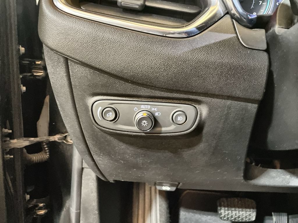 Used 2020 MOSAIC BLACK METALLIC Chevrolet LT image 17