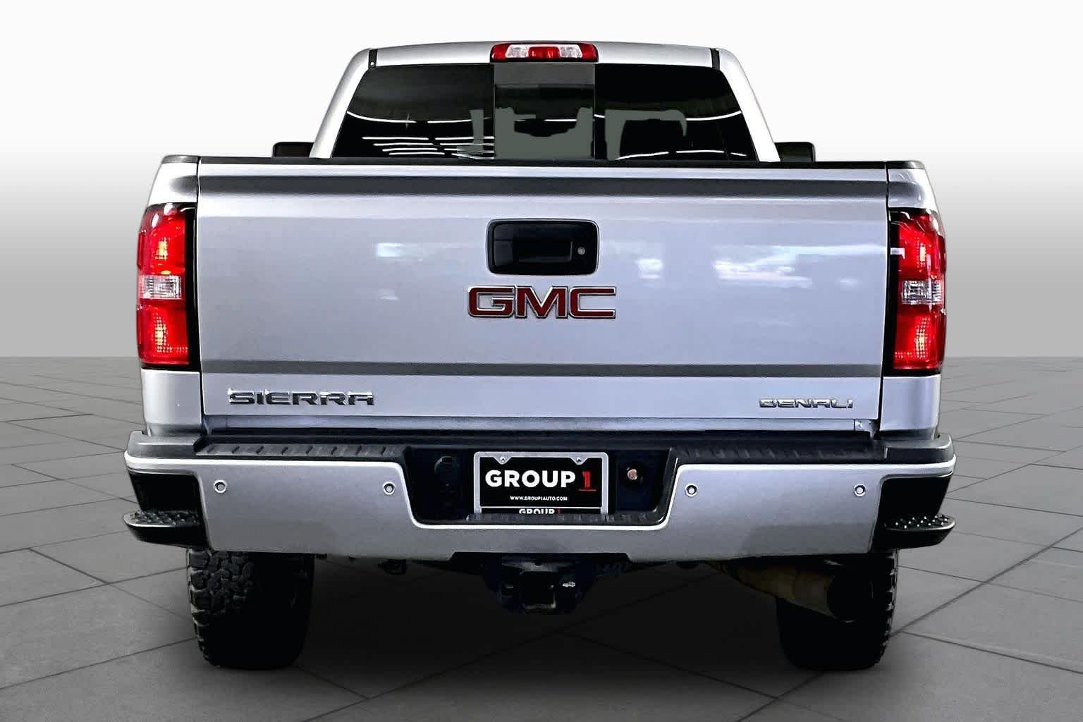 Used 2018 Quicksilver Metallic GMC Denali image 5