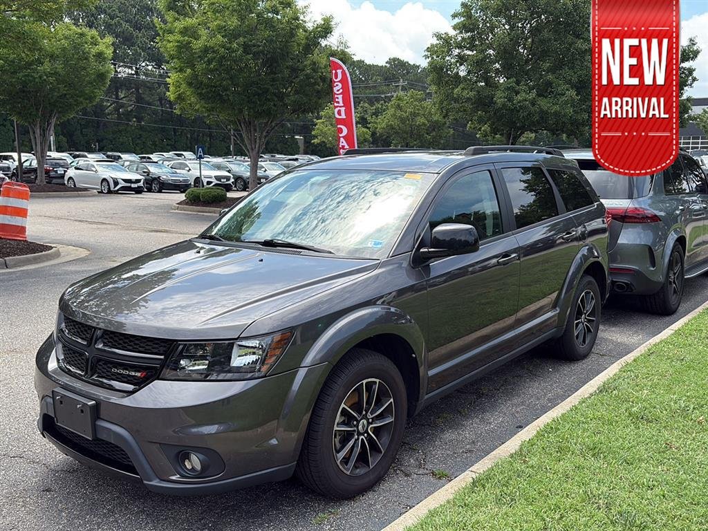 Used 2019 Granite Pearlcoat Dodge SE image 1