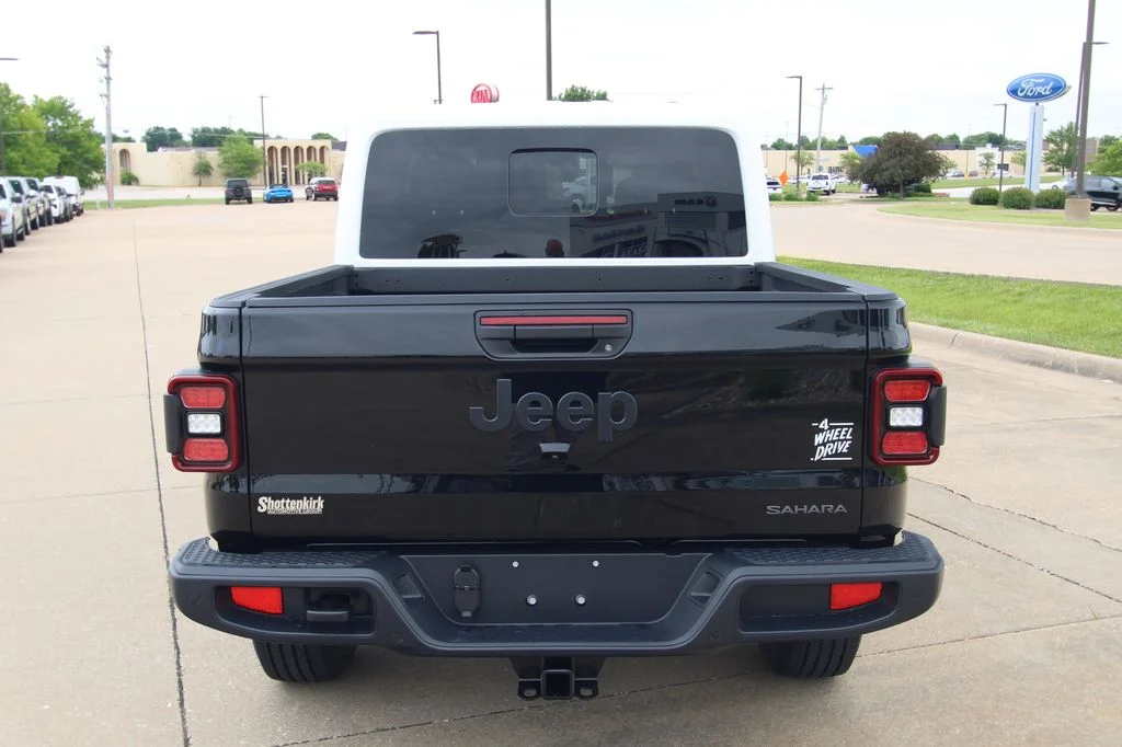 New 2026 Black Clear-Coat Exterior Paint Jeep Sahara image 17
