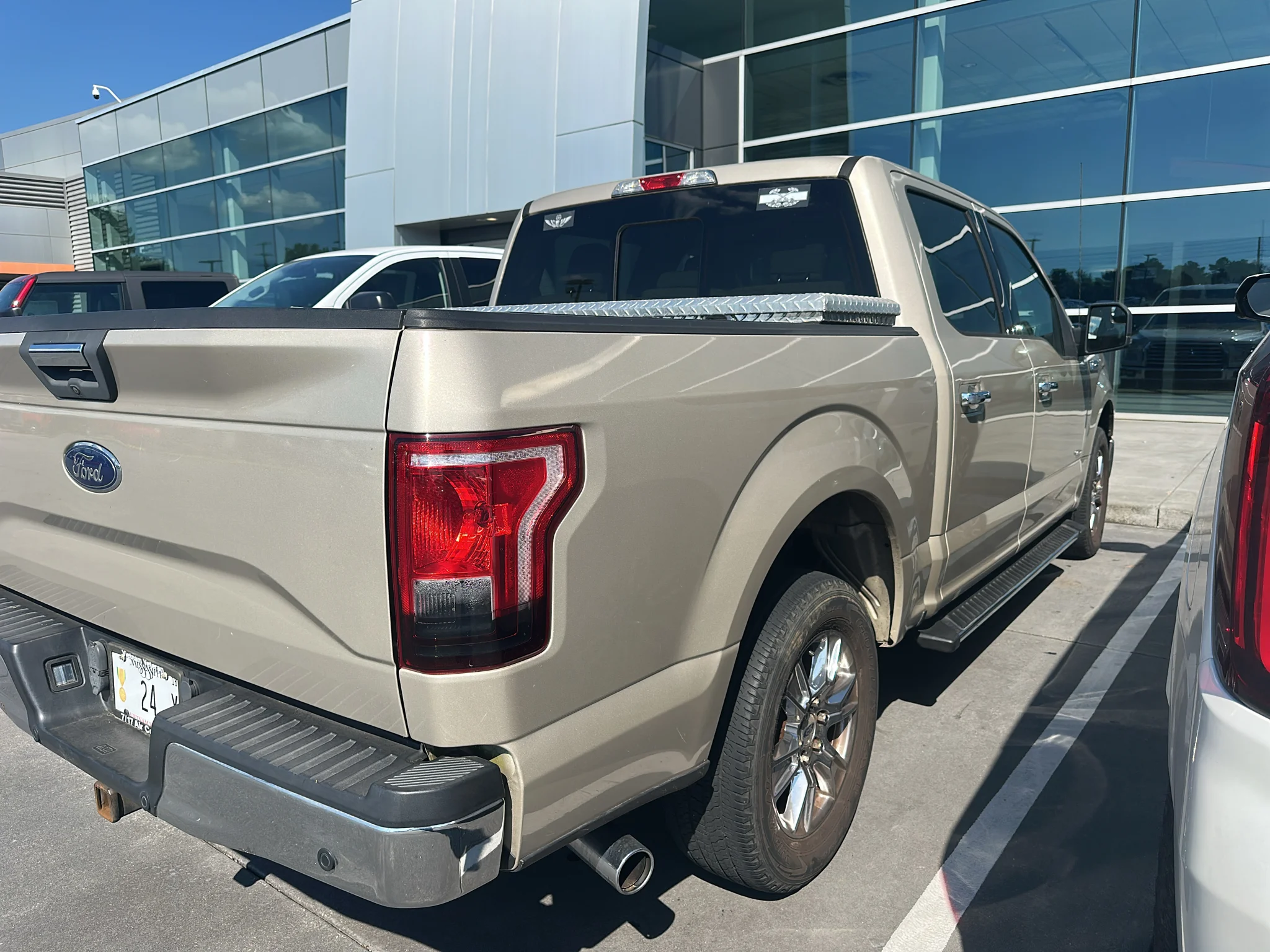 Used 2017 White Gold Ford XLT image 3