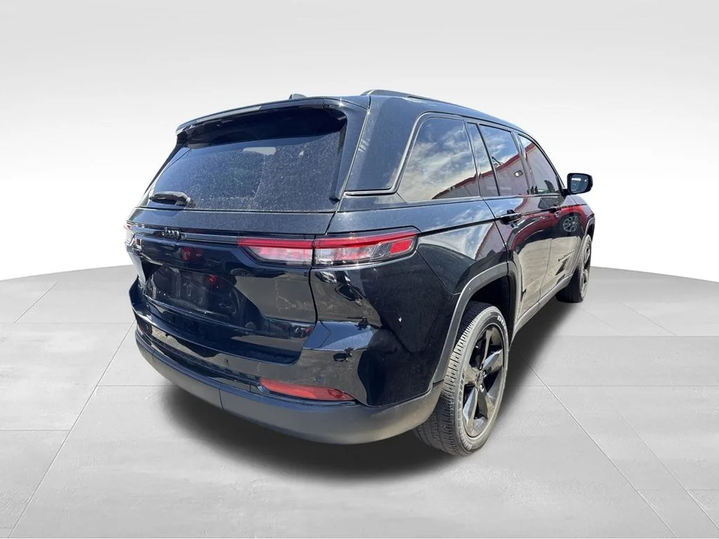 Used 2023 Black Jeep Altitude X image 2