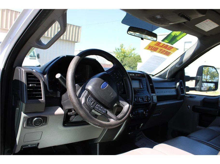 Used 2017 White Ford XL Cab & Chassis 4D image 14