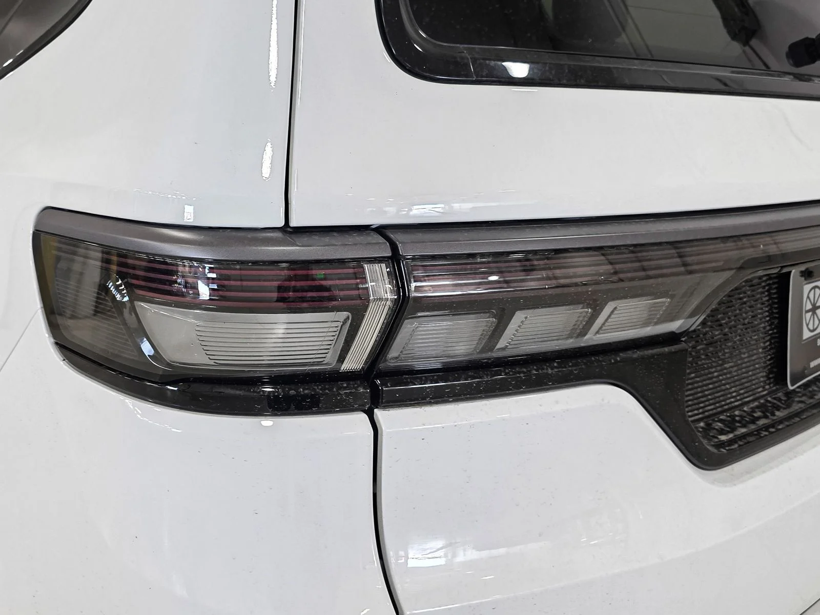 New 2026 Bright White Clear-Coat Exterior Paint Jeep Limited Altitude image 15