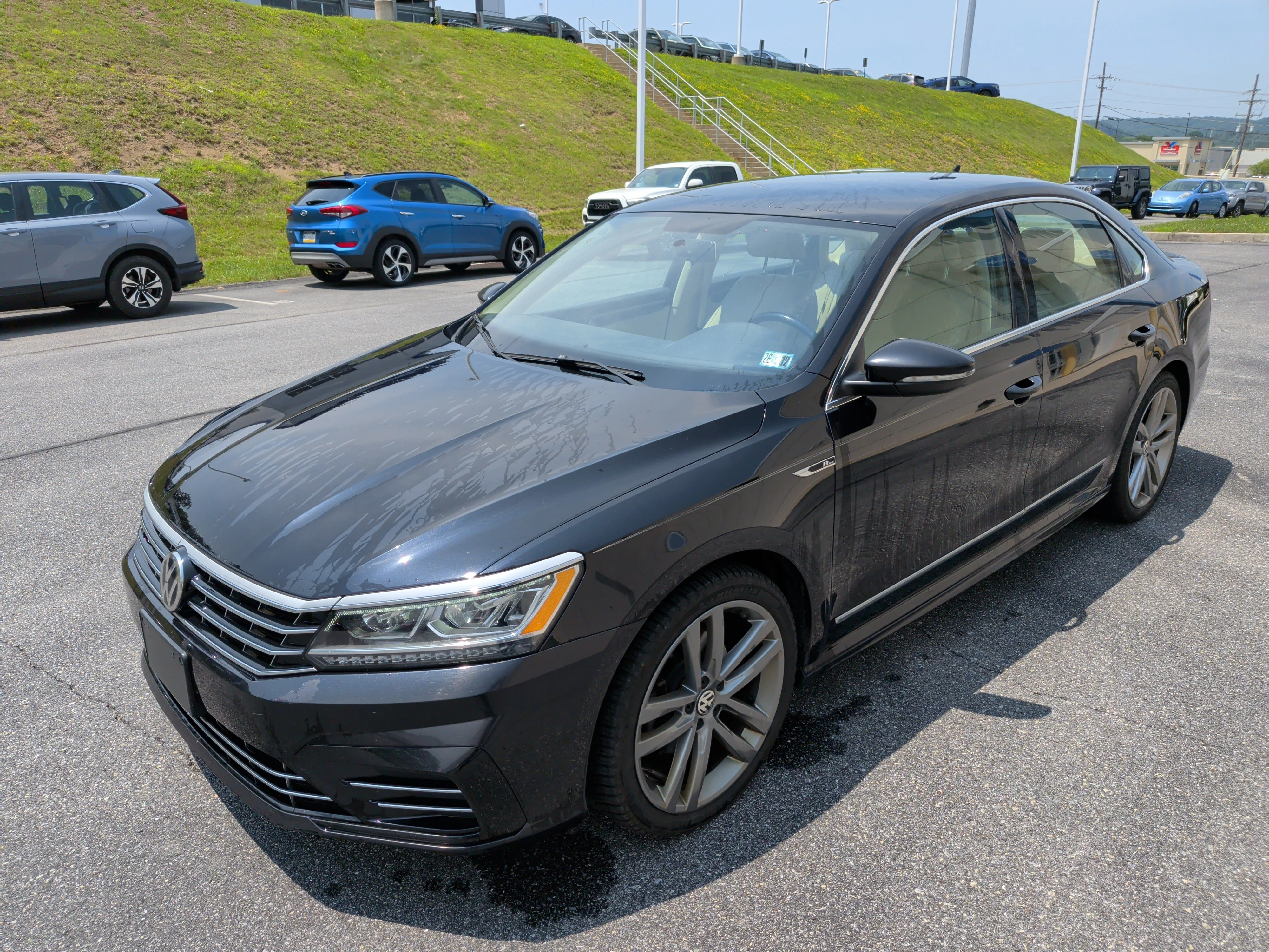 Used 2017 Deep Black Pearl Volkswagen R-Line w/Comfort Pkg image 6