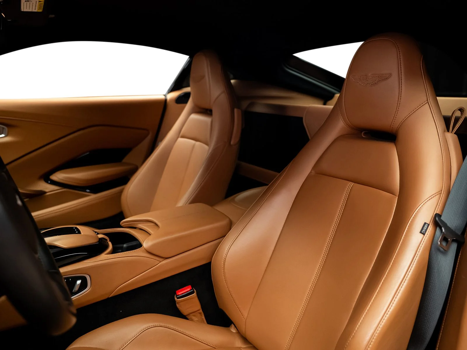 Used 2020 Red Aston Martin Base image 31