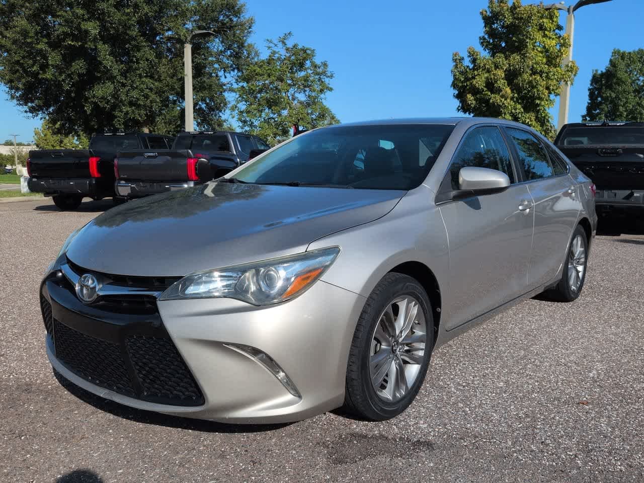 Used 2016 Creme Brulee Mica Toyota SE image 2
