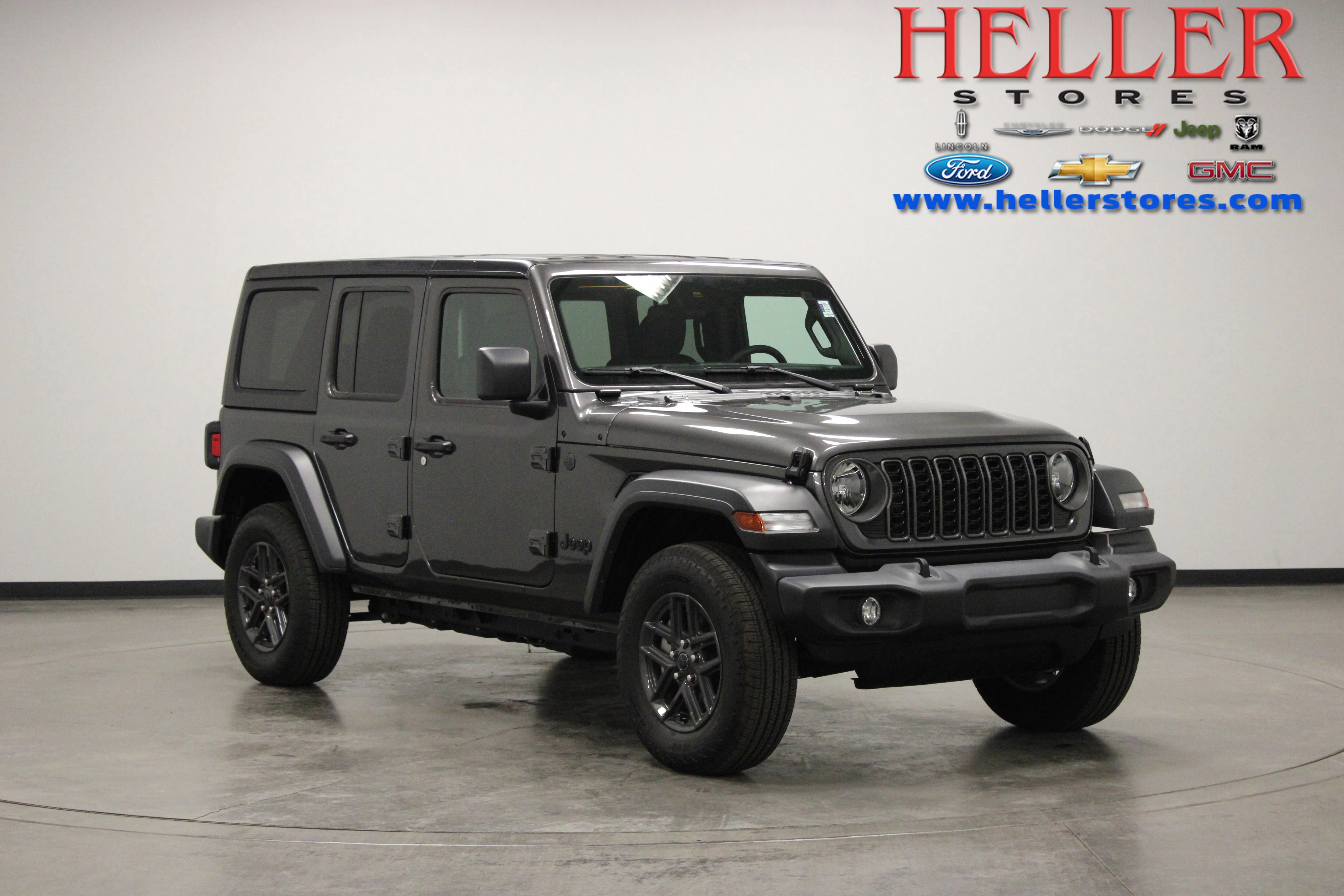 Used 2025 Granite Crystal Metallic Clearcoat Jeep Sport S image 1