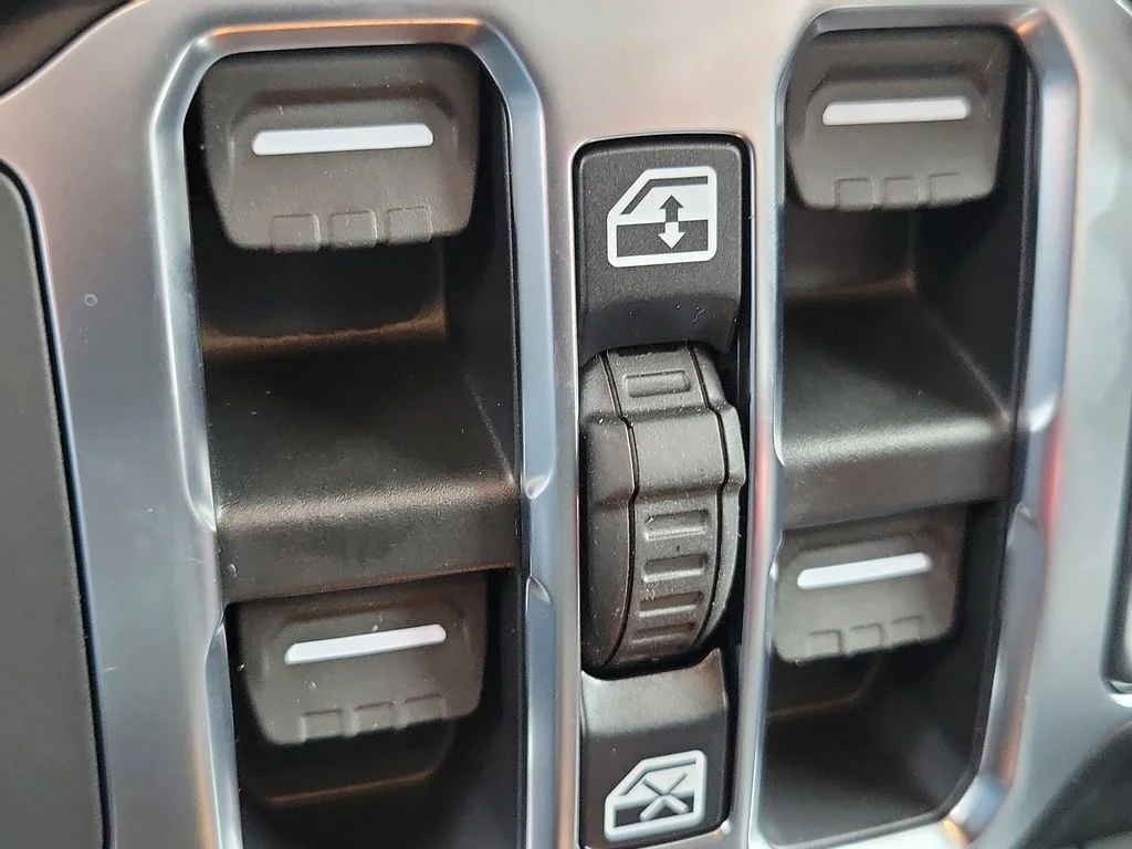 2026 Jeep Wrangler 4-Door Sahara - Photo 26