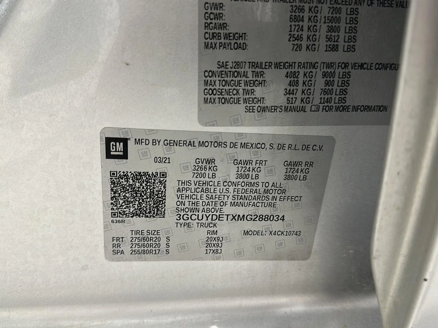 Used 2021 SILVER ICE METALLIC Chevrolet LT image 30