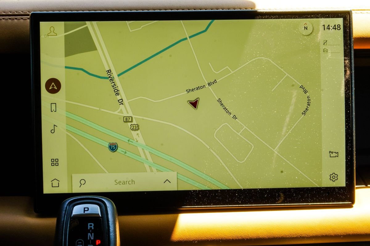 Used 2023 Black Land Rover X-Dynamic SE image 25