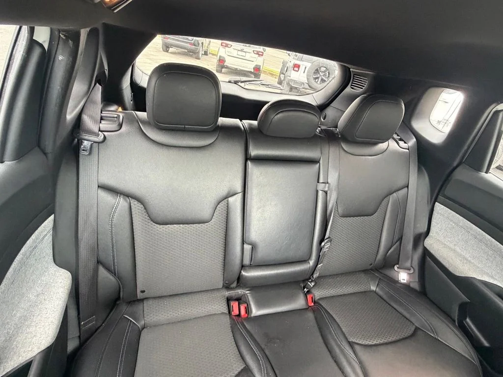 Used 2024 White Jeep Latitude image 46