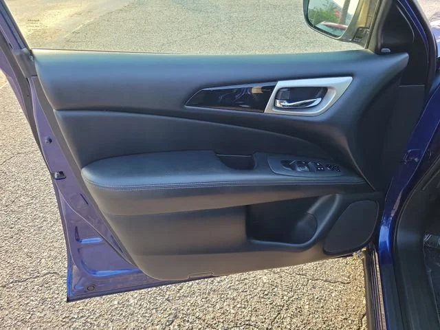 Used 2020 Blue Nissan SV image 15