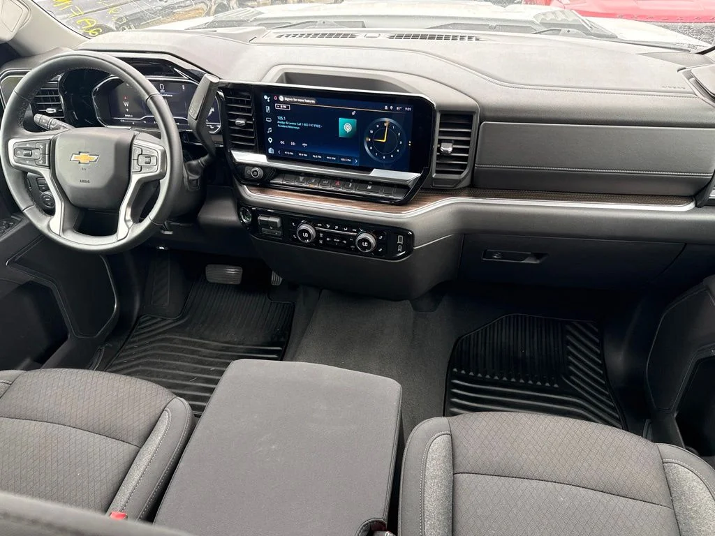 Used 2025 White Chevrolet LT image 11