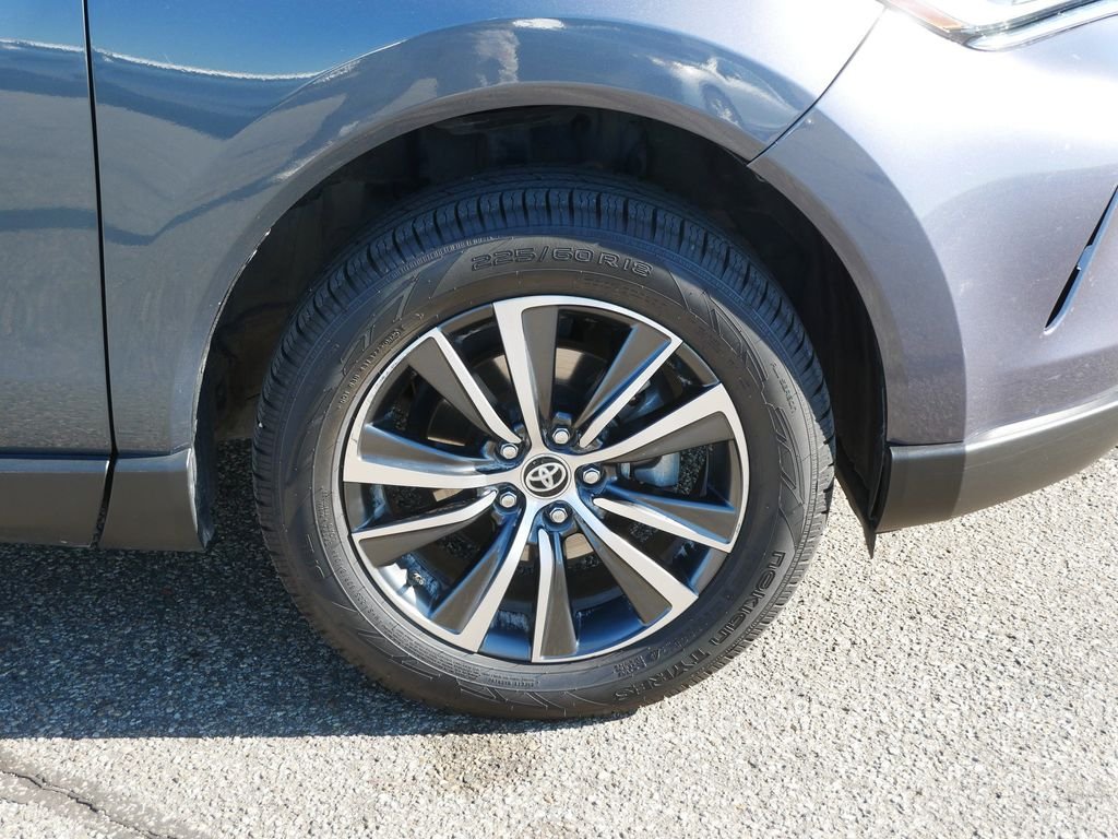 2024 Toyota Venza LE - Photo 9