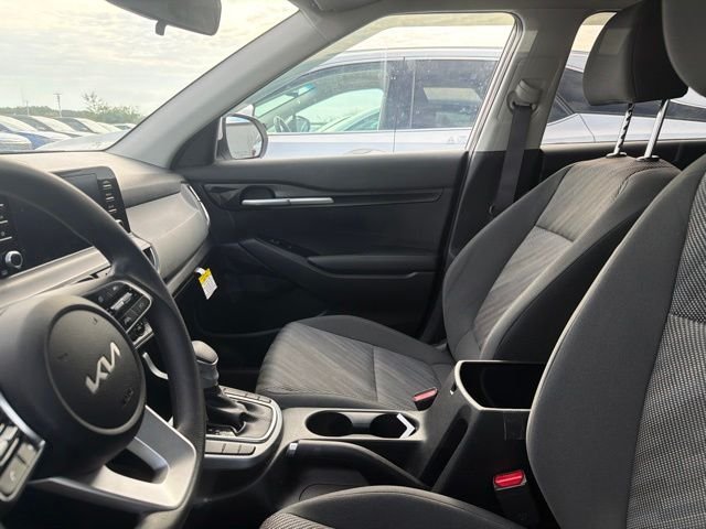 Used 2025 White Kia LX image 6