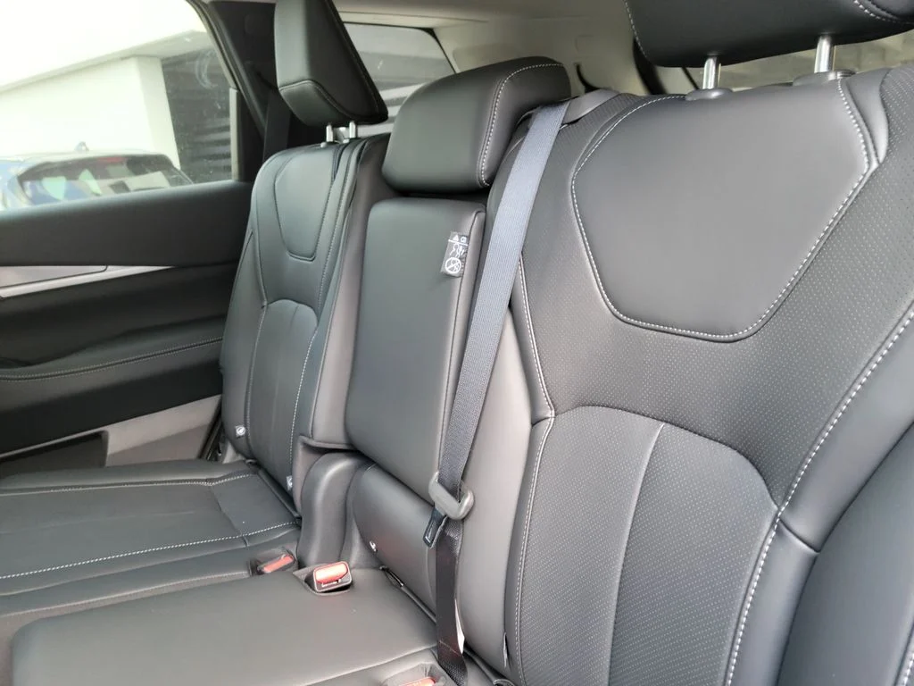 New 2027 HARBOR GRAY INFINITI Luxe FWD image 9