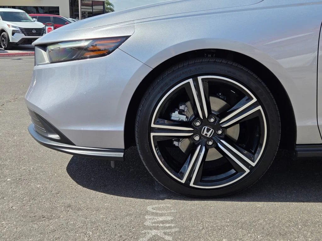 Used 2025  Honda Sport image 9