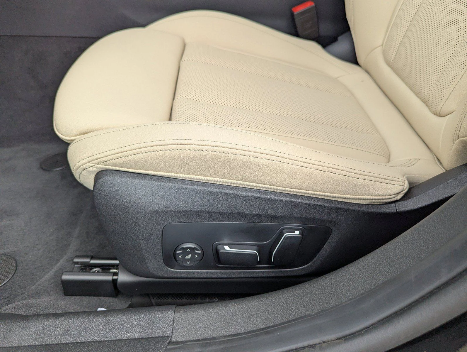 New 2026 Black Sapphire Metallic BMW 330i xDrive image 17