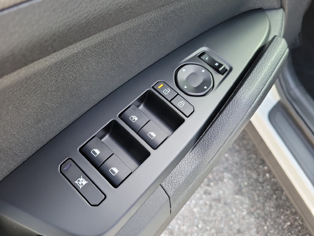 New 2027 Glacial White Pearl Kia LX image 20