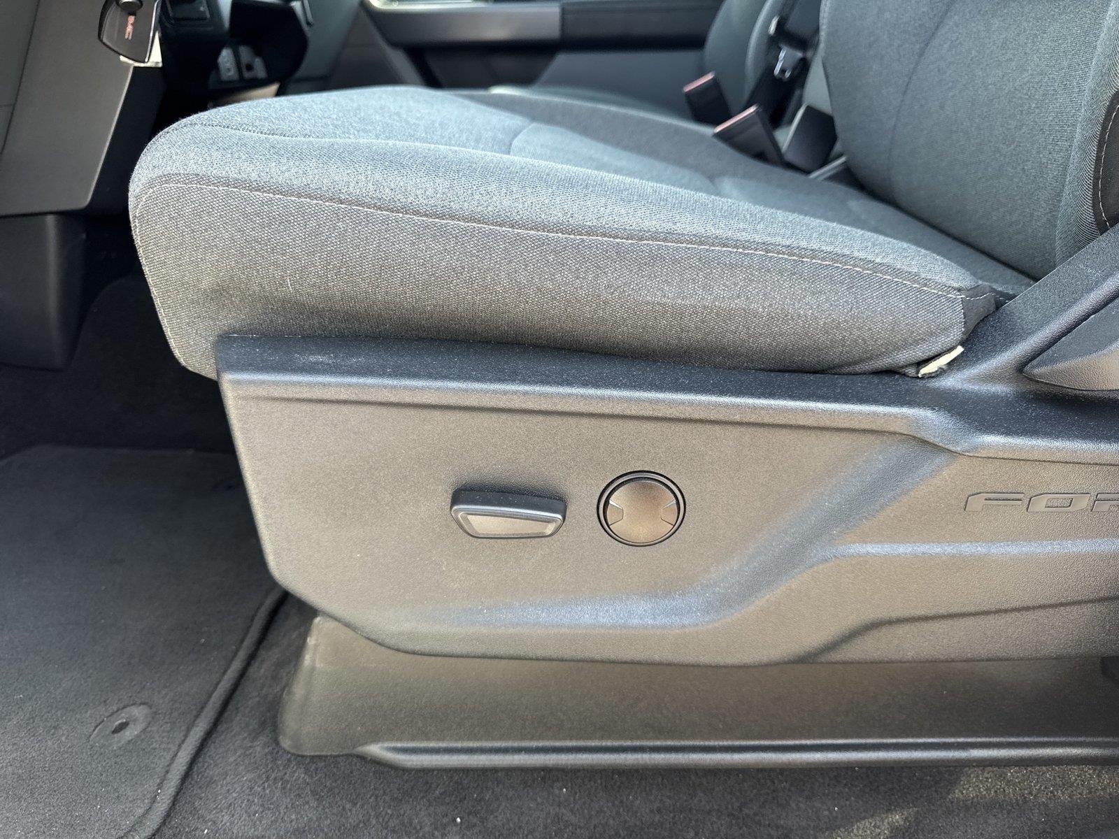 Used 2025 Oxford White Ford XLT image 11