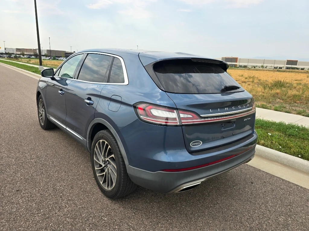 Used 2019 Blue Diamond Metallic Lincoln Reserve image 3
