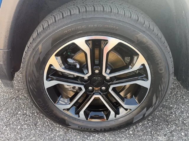 Used 2022 Laser Blue Jeep Limited image 10